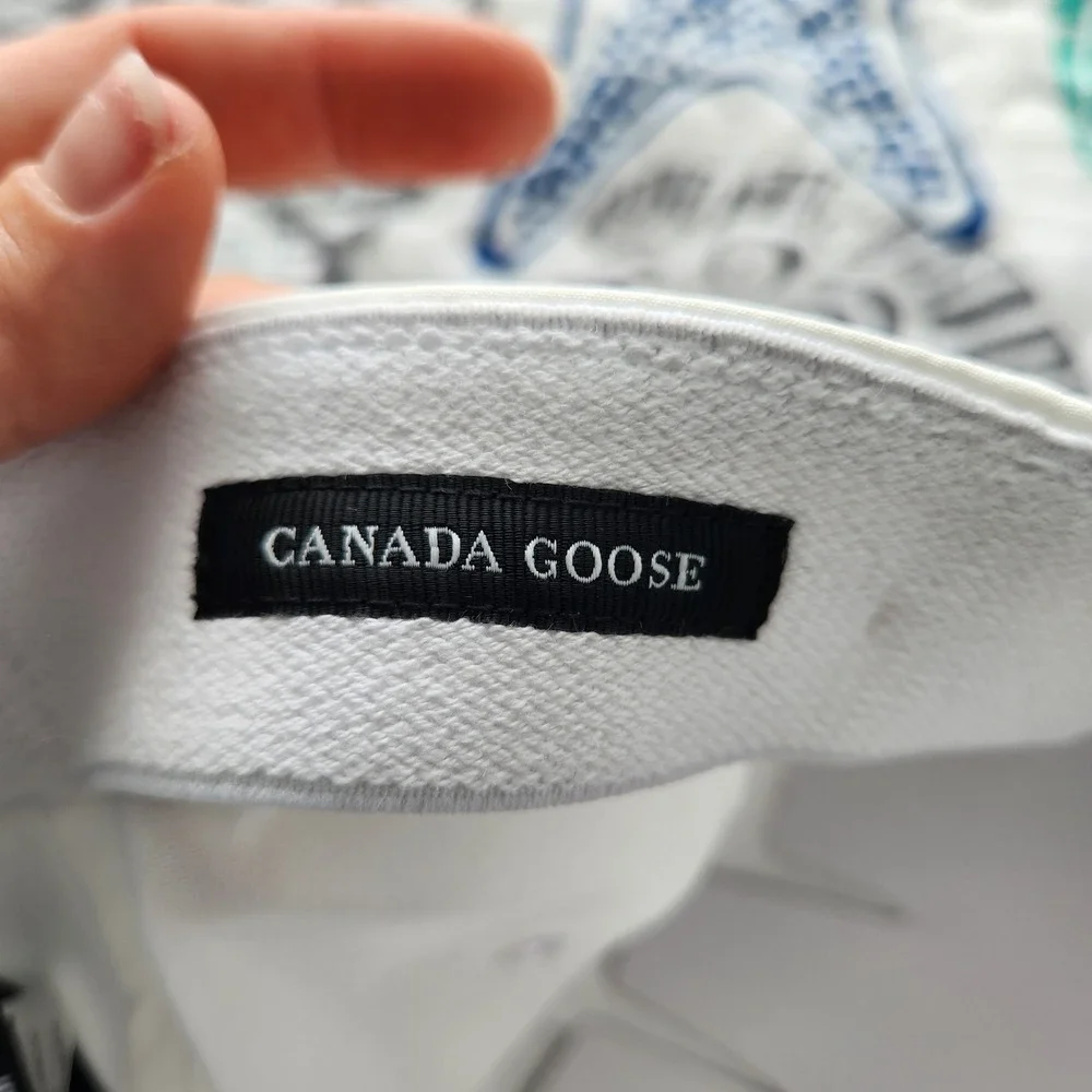 Authentic Canada Goose Tech Cap White Black Unisex Baseball Hat S/M Designer‎